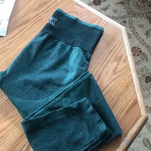 Victoria’s Secret emerald green legging only worn handful of times